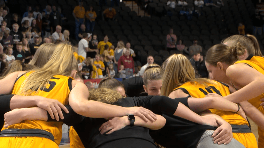 Defenders handle Saint Francis for quarterfinal win