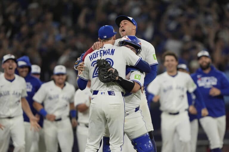 Blue Jays All-Star has fractured thumb, immediately placed on injured list