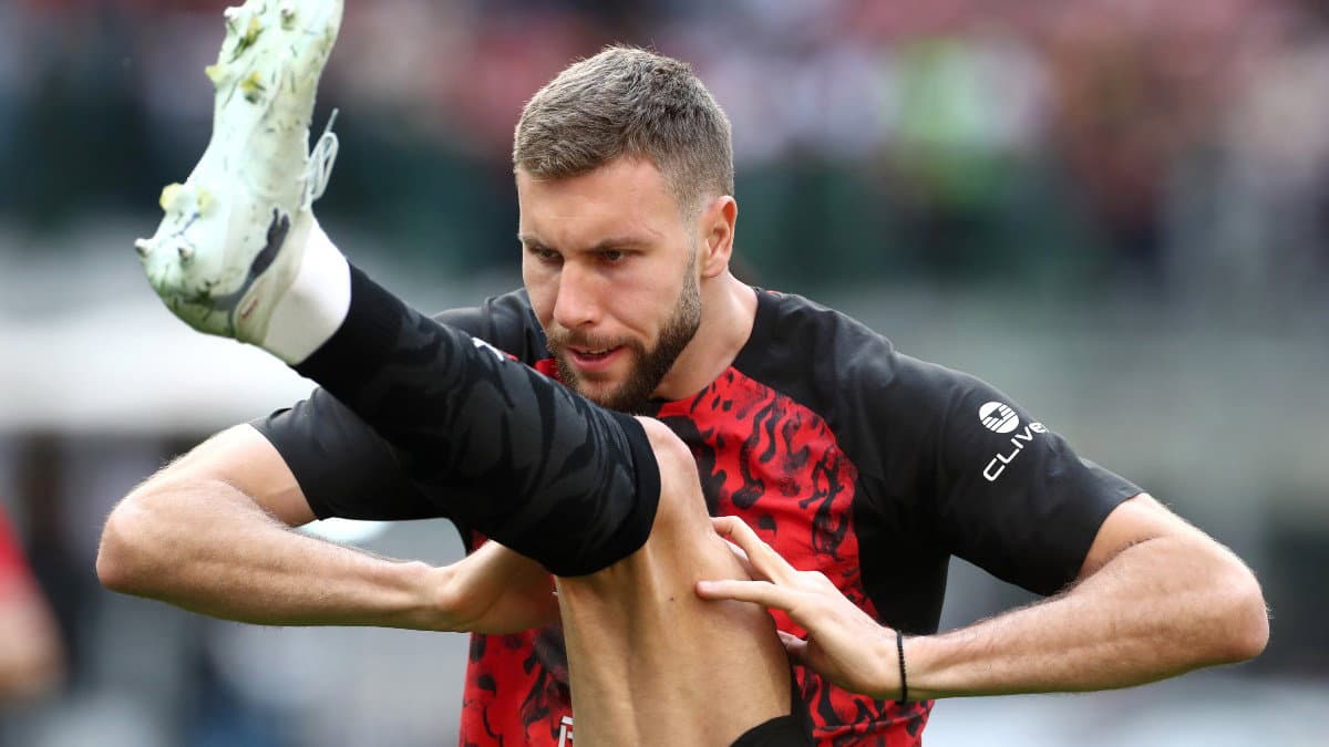 Strahinja Pavlovic: Man United prepared to win race for AC Milan titan