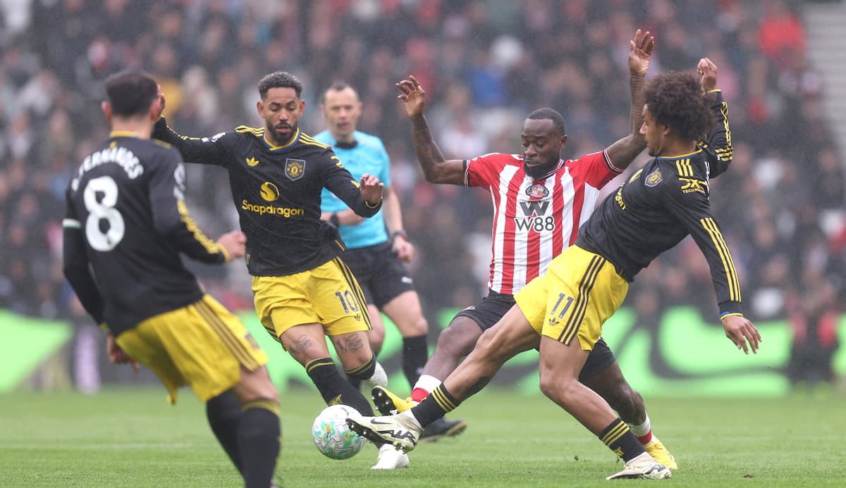Joshua Zirkzee: United confident of summer sale as Serie A clubs lie in wait