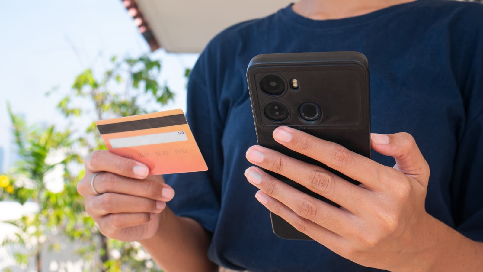 Fed-Up Teenager Used Her Father’s Own Credit Card to Give Him a “Gift” He’ll Never Forget