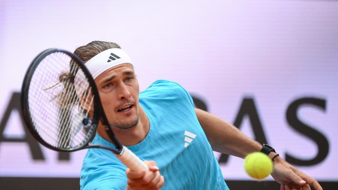 Internazionali di tennis: Alexander Zverev risponde ad Alexander Blockx