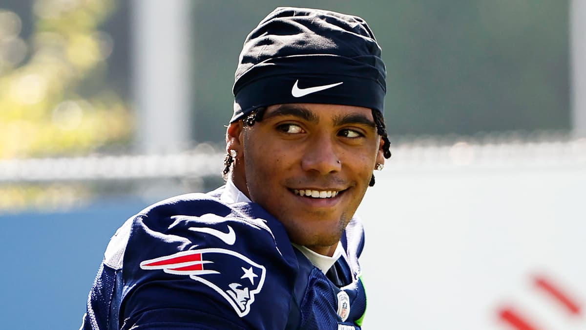 Christian Gonzalez Reacts to Mike Vrabel-Dianna Russini Scandal, Backs His Coach