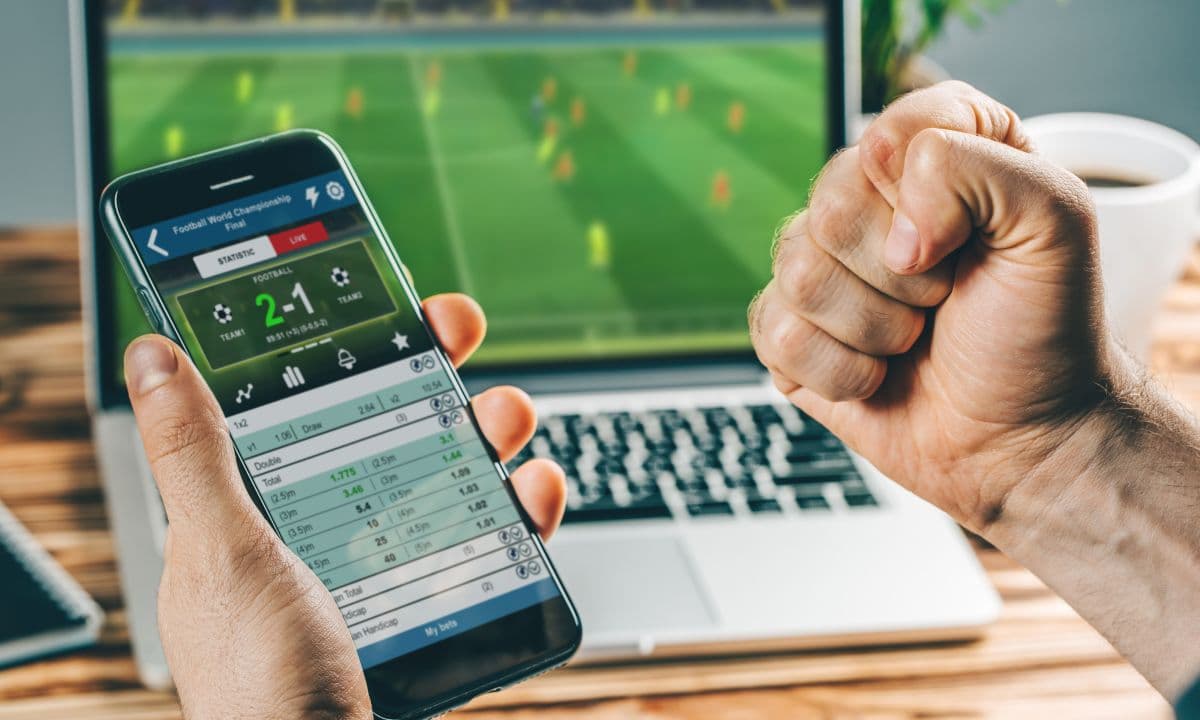 Mobile Sports Betting Drives Up Credit Delinquency, NY Fed Says