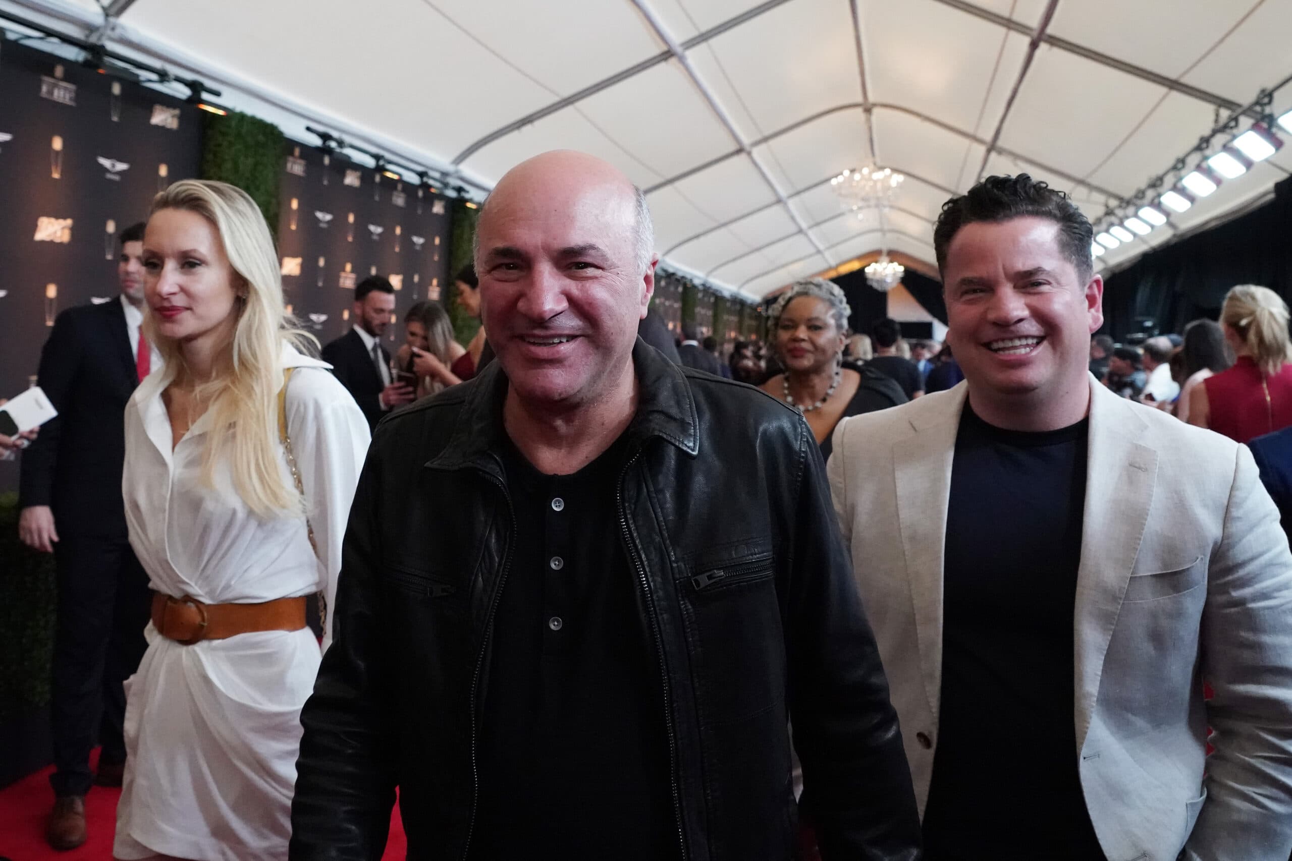 ‘Shark Tank’ star rocks ultra rare NBA card necklace at 2026 Oscars