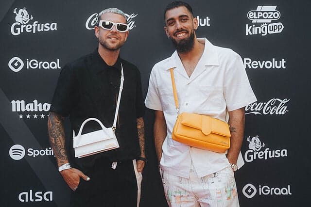 Spanish soccer player faced homophobic insults for carrying a bag and spoke out in his defense: “So what if I’m gay?”